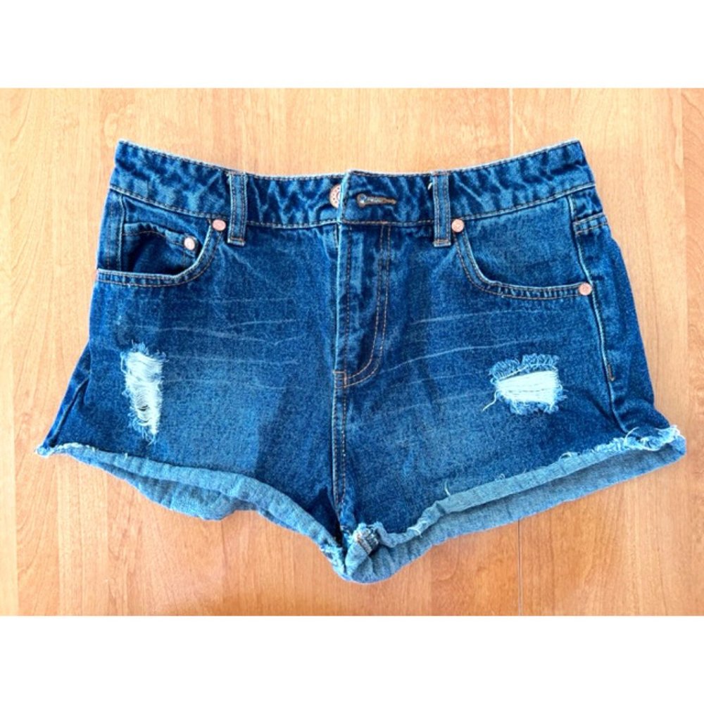 Refuge Distressed Daisy Dukes Shorts, Washed Blue Jean Shorts, Size 4